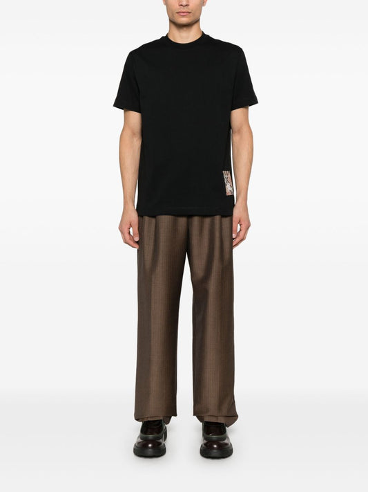 T-shirt con applicazione