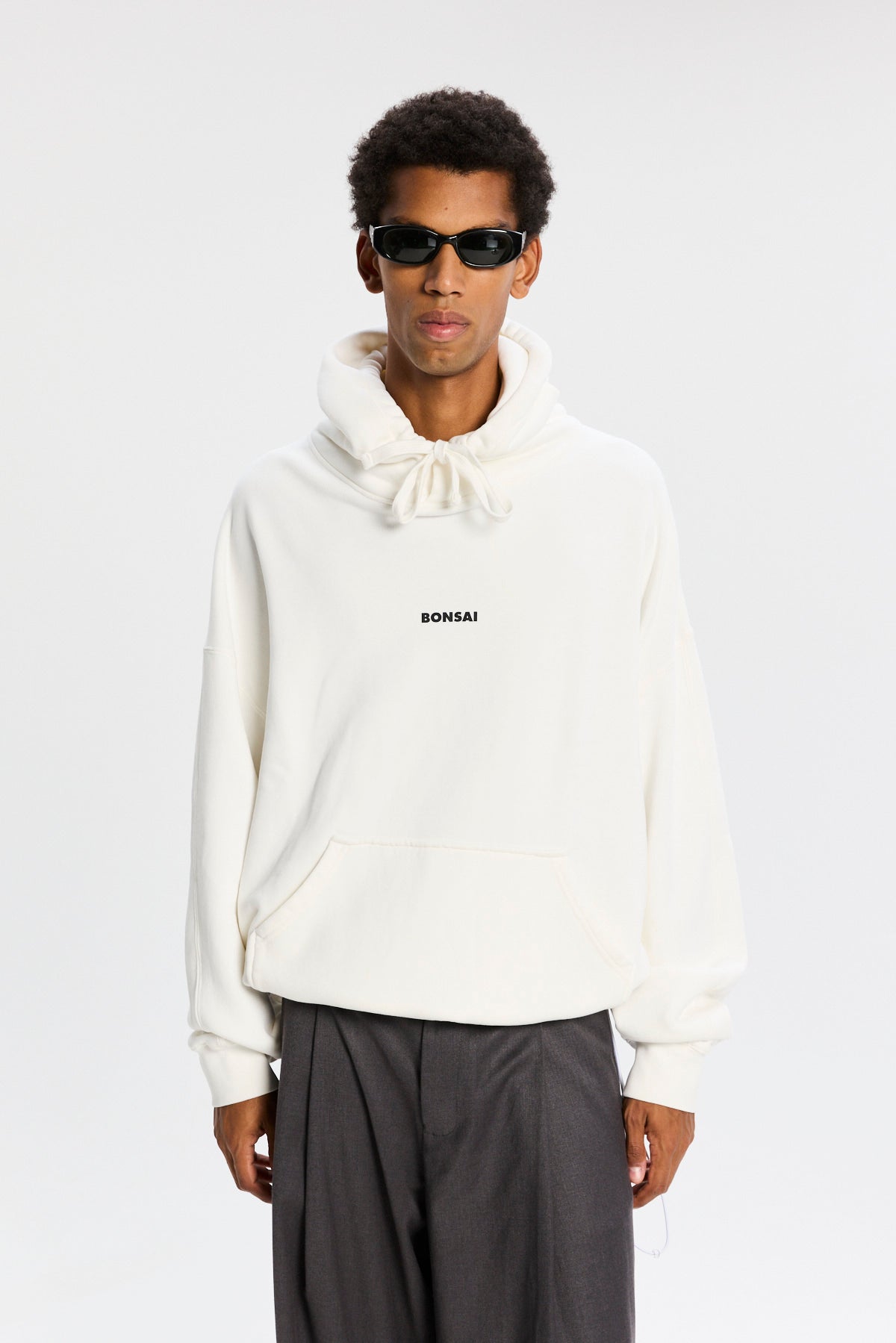 Felpa Bonsai Box Logo con cappuccio bianca, vista posteriore